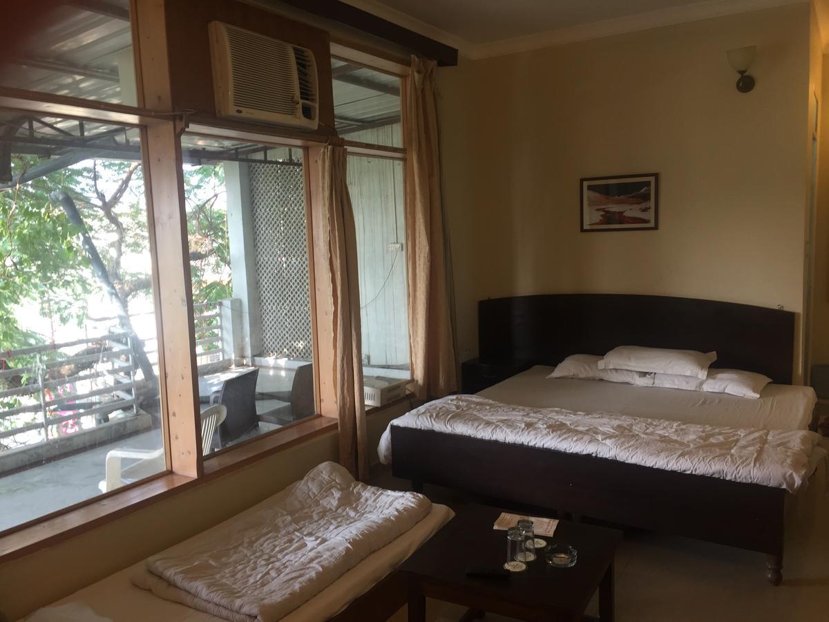 Hotel Atithi Dehradun Bagian luar foto